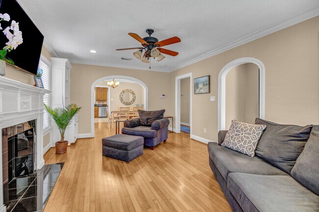 Building Photo - 4828 Wharton Dr