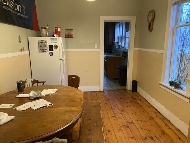 Building Photo - 11 W 14th St