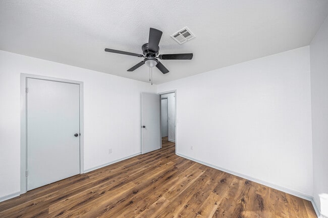 Building Photo - 911 SW 35th St