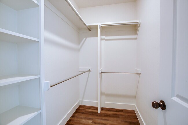 Building Photo - Wonderful Townhome in Cooper District!