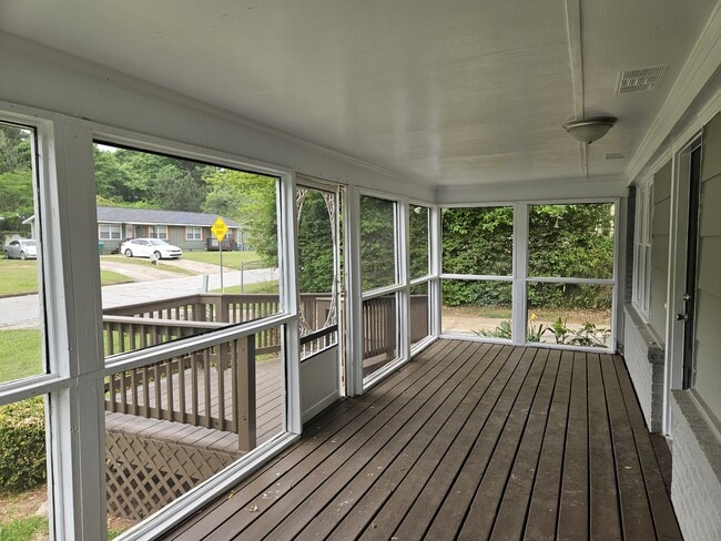 Building Photo - 640 Aubrey Dr