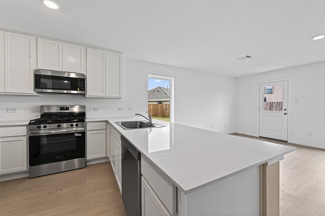 Building Photo - 216 Amy St