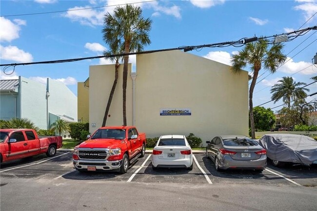 Building Photo - 2141 NE 36th St
