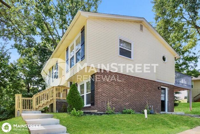 Building Photo - 5906 Whispering Hills Blvd, Louisville, KY...