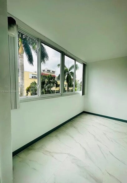 Building Photo - 1333 E Hallandale Beach Blvd