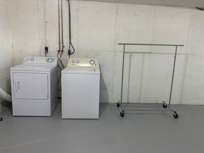 Building Photo - 145 Emerson Gardens Rd