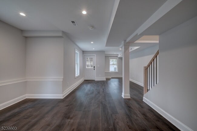 Building Photo - 59 Forest St