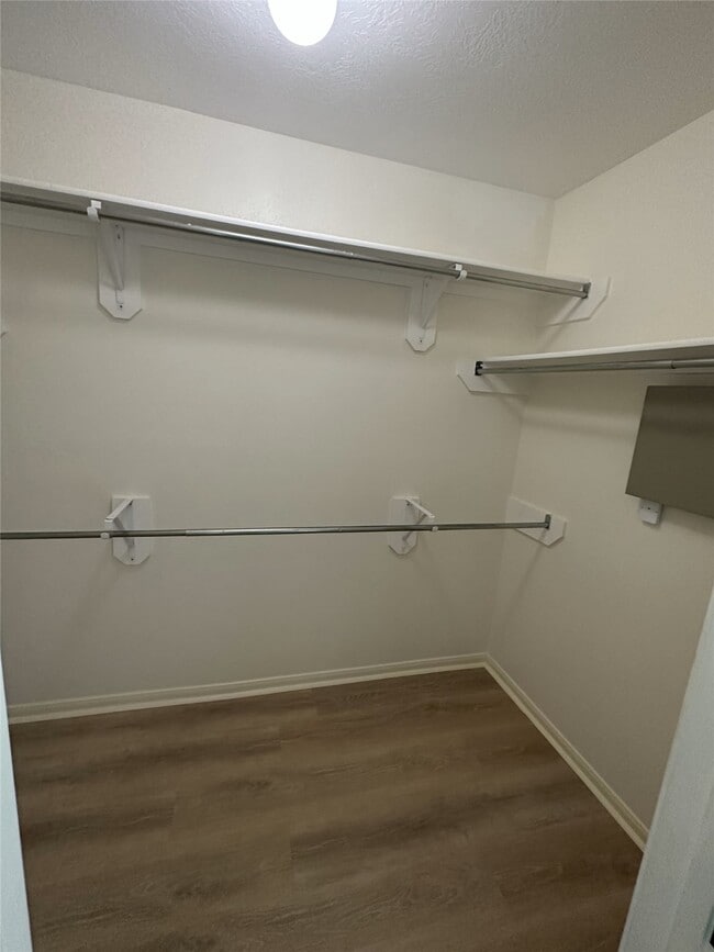 Building Photo - 204 Wood Hollow Dr