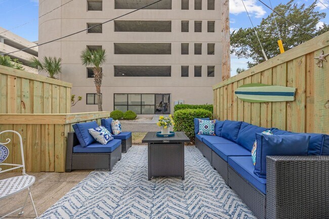 Building Photo - All Inclusive Seasonal Rental Available October 1st, 2025-March 31st 2026!