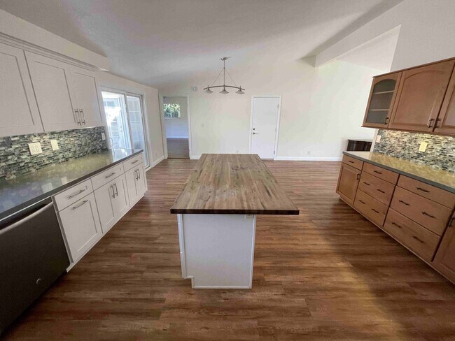 Building Photo - BEAUTIFULLY REMODELED GRANADA HILLS HOME!