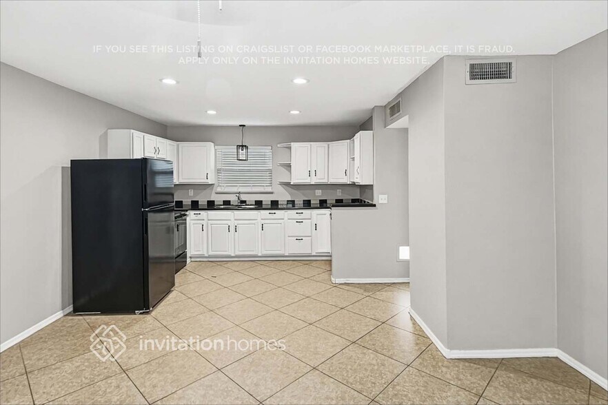 Building Photo - 4777 W Tonto Dr