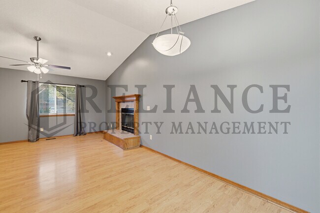 Building Photo - 2770 N Parkridge Ct