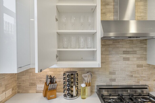 Building Photo - 722 3rd Ave N