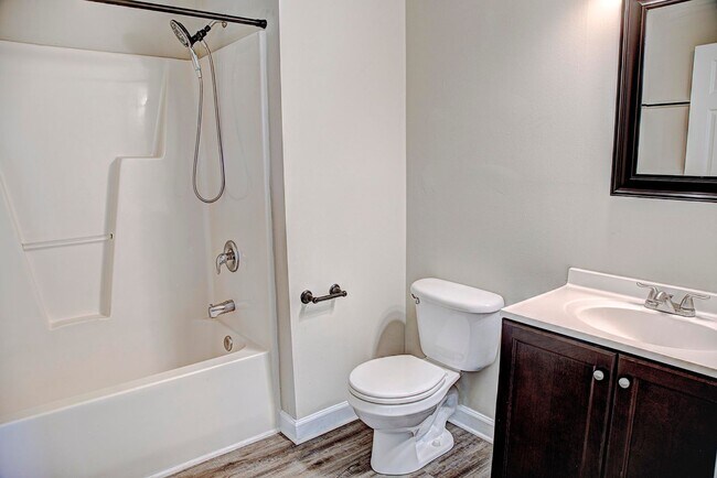 Building Photo - Do you believe in ??love?? at 1st sight? Rents always include high speed internet, cable, water, ...