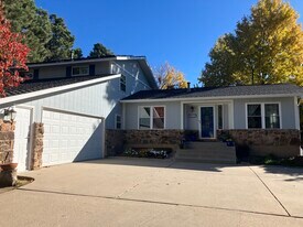 Building Photo - 3315 Clubheights Dr