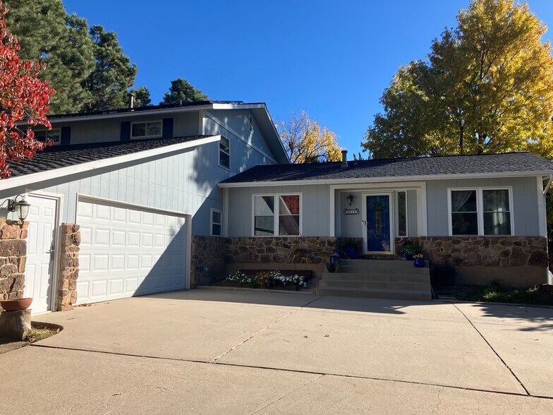 Primary Photo - 3315 Clubheights Dr