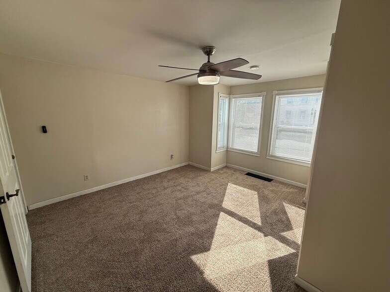 Bedroom 1 - 45 Saint Mary St