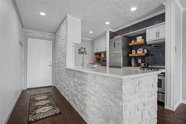 Building Photo - 307 Yacht Club Ln