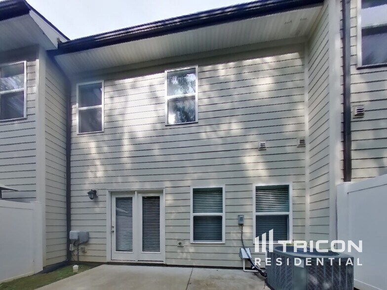 Building Photo - 121 Hickory Sta Ln