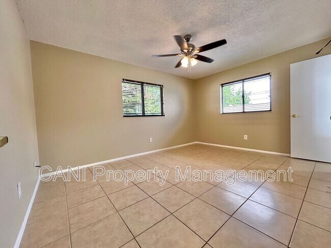 Building Photo - 300 N 3rd St