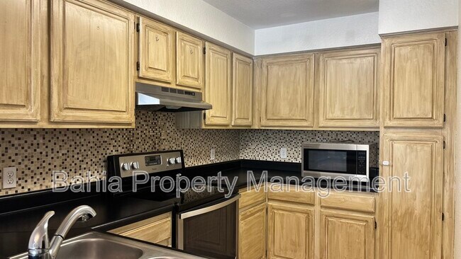 Building Photo - 13803 Fairway Island Dr