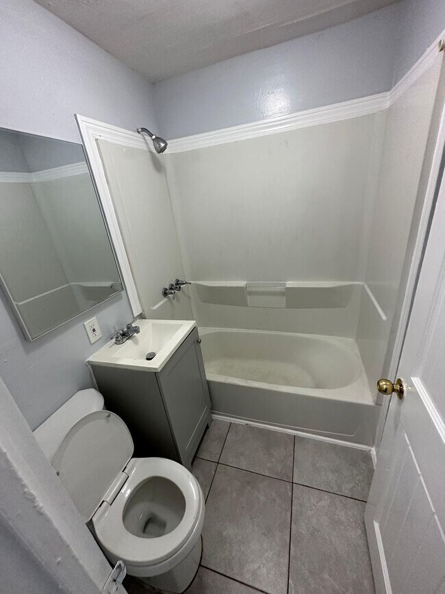 Building Photo - 1528 Mt Herman St