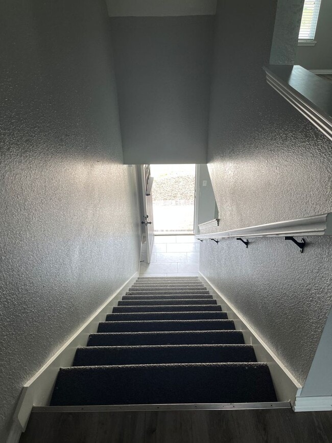 Building Photo - COX-NORTHRIDGE DRIVE TOWNHOMES