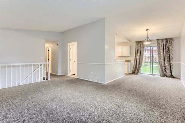 Building Photo - Spacious 5 Bedroom 2 Bath Single Family Home