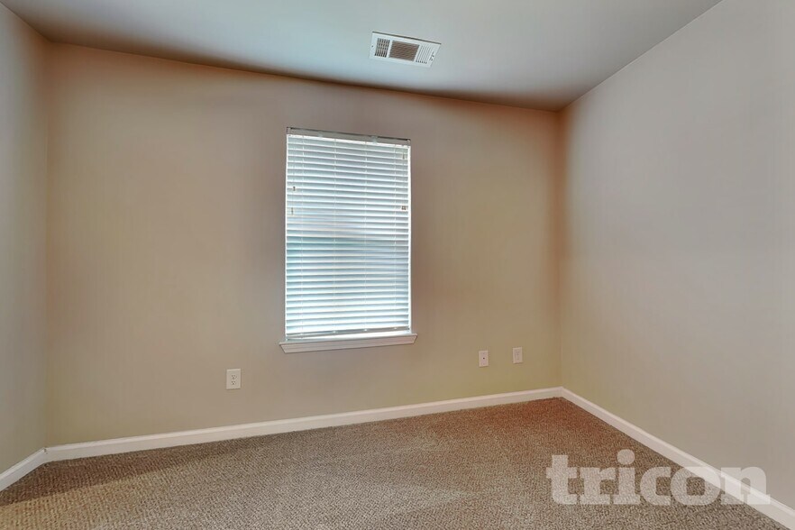Building Photo - 37 Oakville Dr