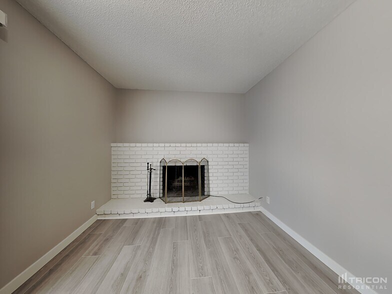 Building Photo - 1508 Crestview Dr