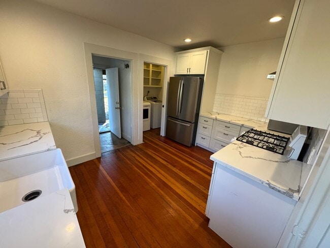 Building Photo - 3 bedroom 2 bathroom single family home | Located in Tahoe Park