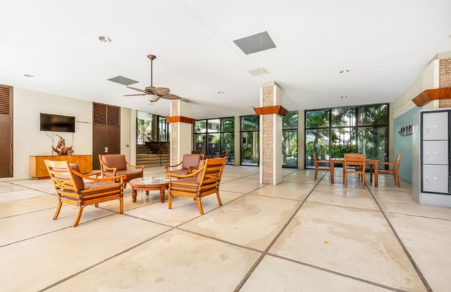 Building Photo - 425 Ena Rd