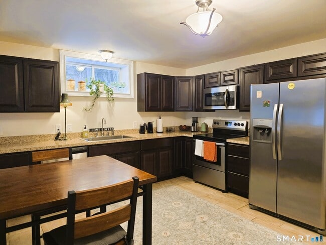 Building Photo - 611 Military Hwy