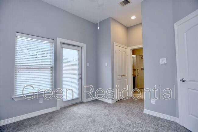 Building Photo - 114 Heights Blvd