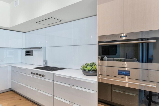 Building Photo - 5000 N Camelback Rdg Dr