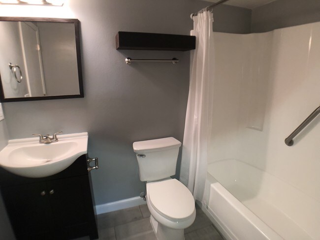 2nd Bath (Attached to 2nd Bedroom & Living) - 834 Faull Dr