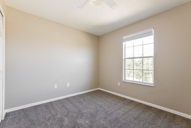 Building Photo - 2402 Ashecroft Dr