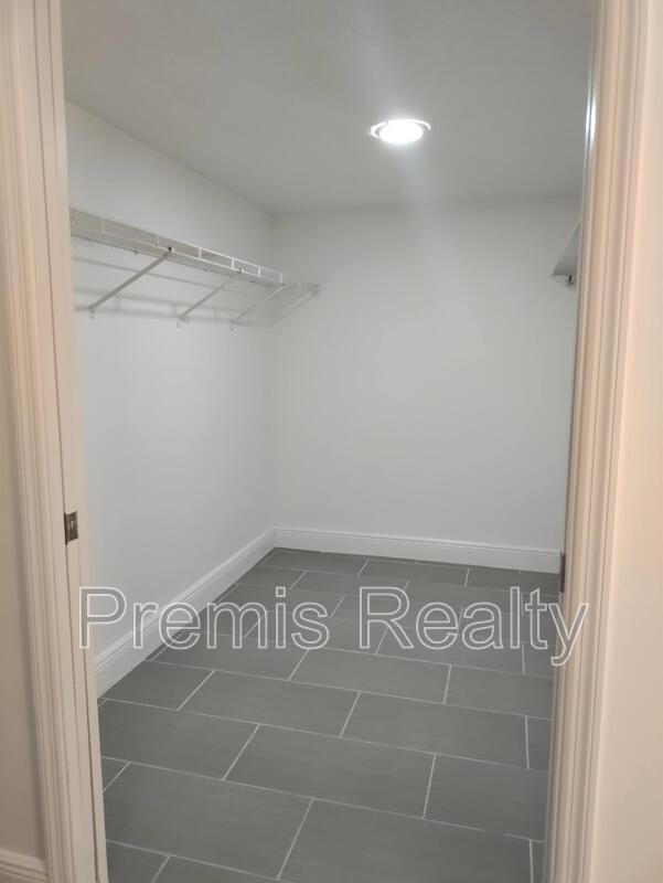 Building Photo - 14820 Rue De Bayonne