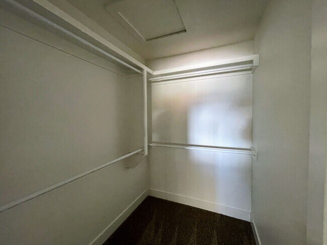 Building Photo - 207 N 17th St
