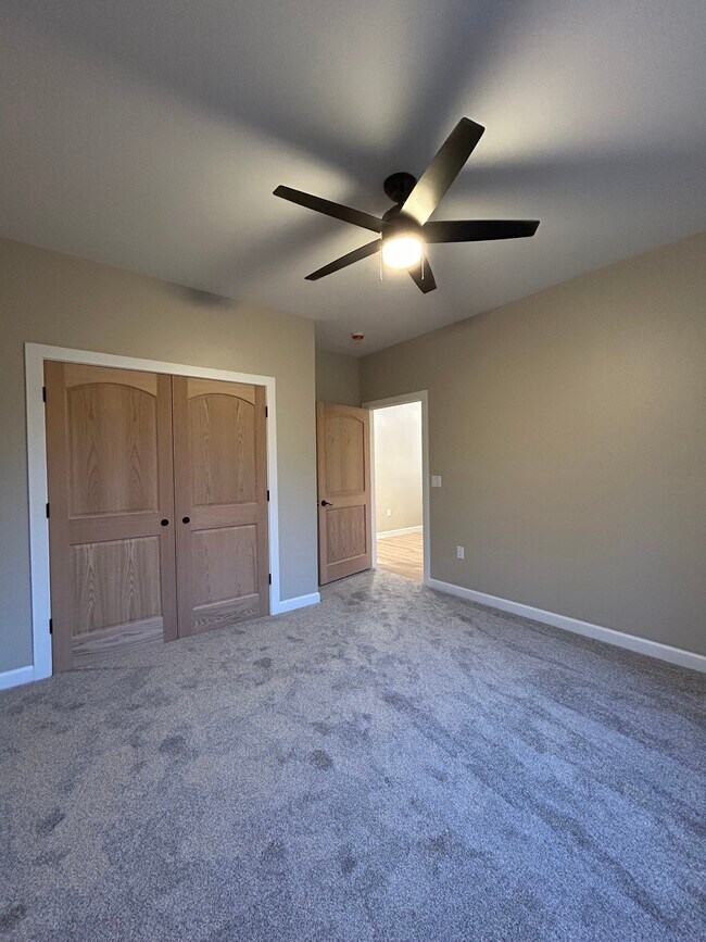 Building Photo - 1112 Reserve St N