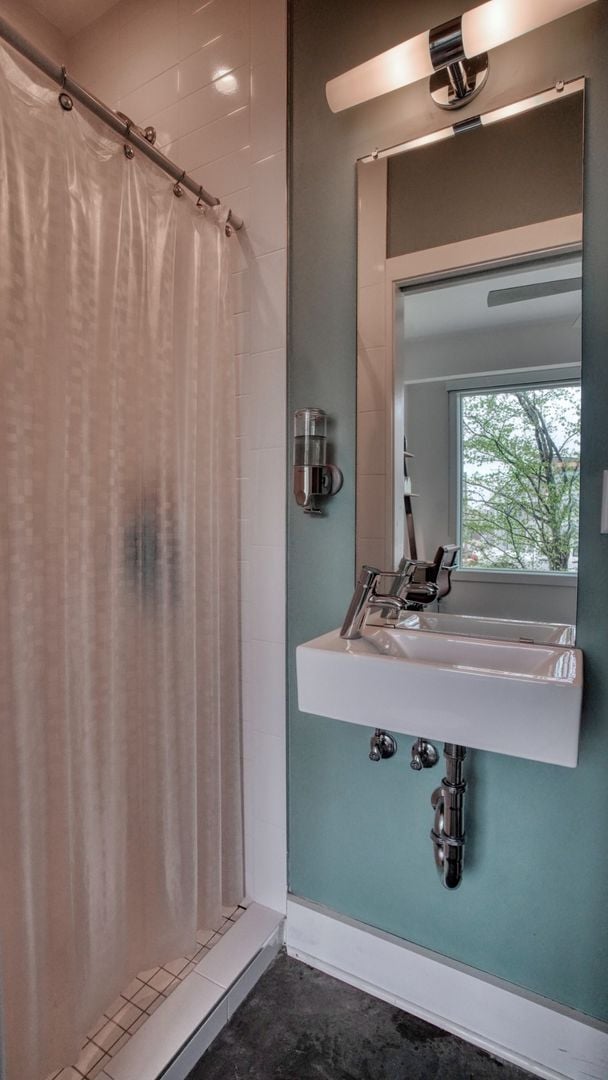 Building Photo - 3 Bedroom Townhome in 5 Points with Private Garage and Rooftop Deck