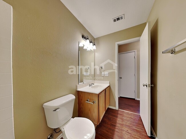 Building Photo - 308 Lake Travis Dr