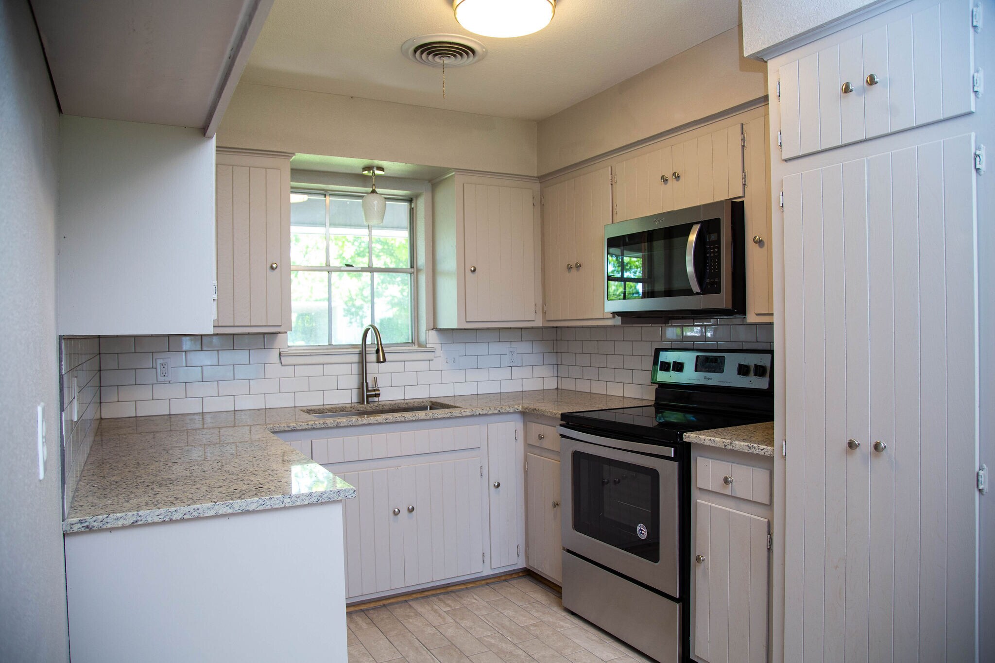 Kitchen - 6500 Woodchuck Dr