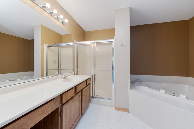 Building Photo - 5S510 Scots Dr