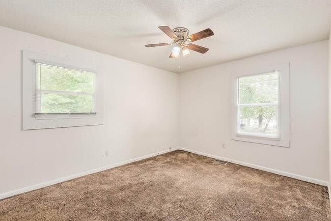 Building Photo - 302 Antler Dr