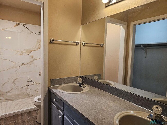 Building Photo - 1504 Layton Ct