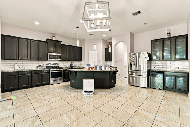 Building Photo - 17915 Creek Bluff Ln