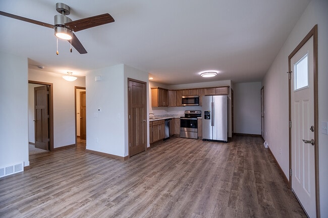 Building Photo - 925 Green Pastures Trl
