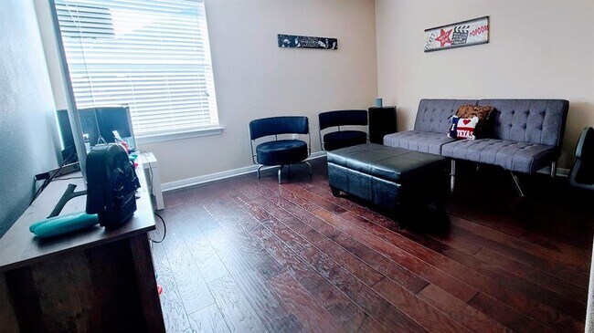 Building Photo - 1721 Buffalo Thunder