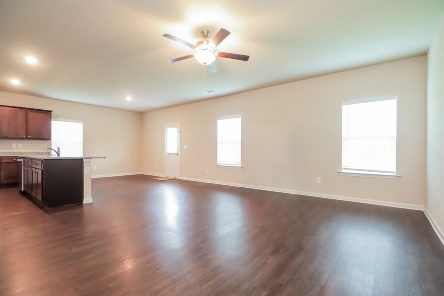 Building Photo - 432 Vermeer Ct